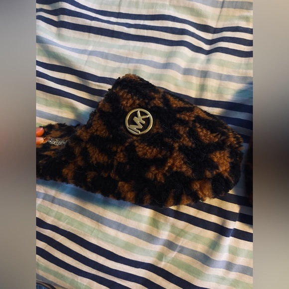 Michael Kors cheetah slippers - Picture 2 of 3